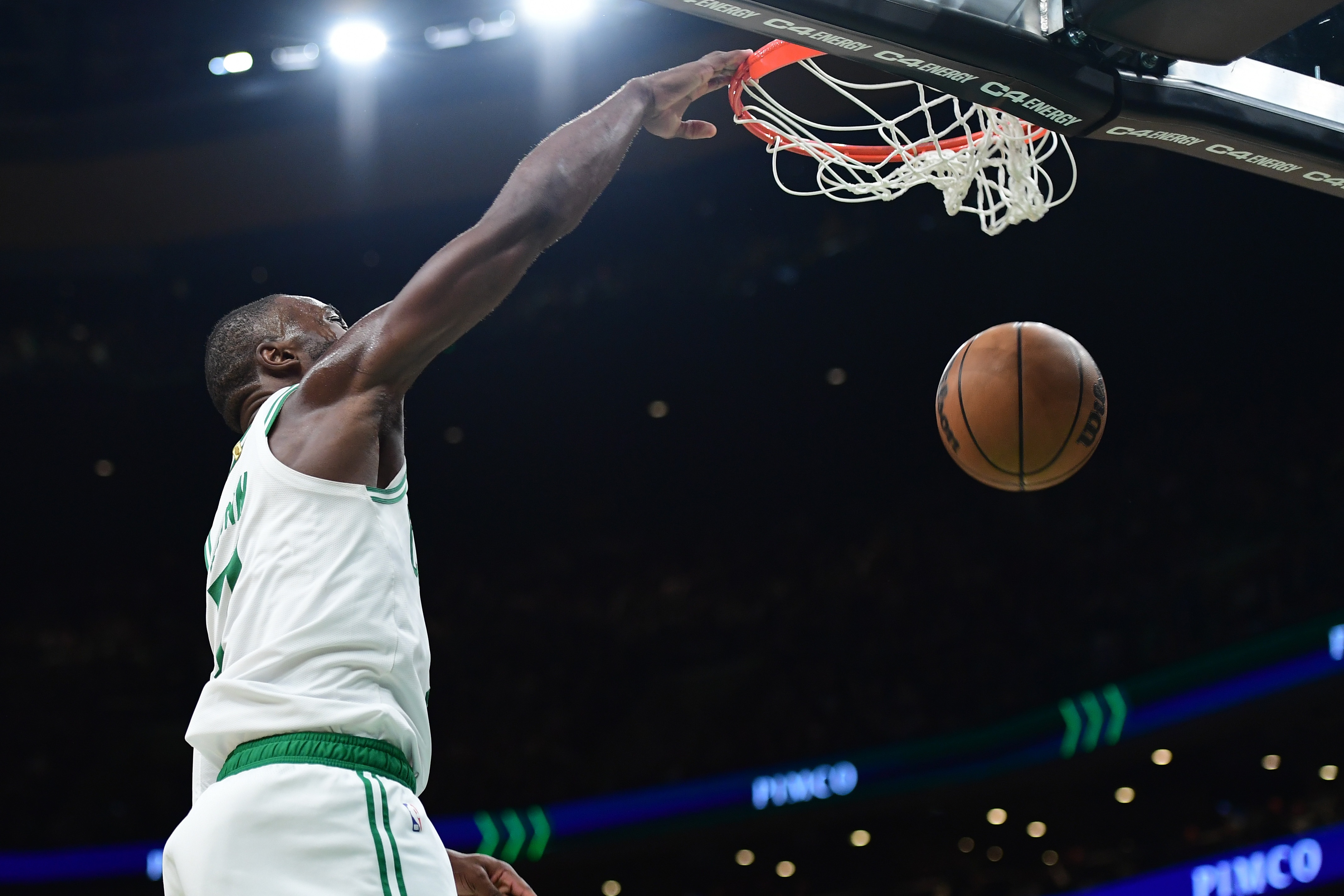 世界杯官网直播软件下载入口-贝弗利：杰伦·布朗本赛季配得上MVP 但遗憾的是联盟不希望他得到